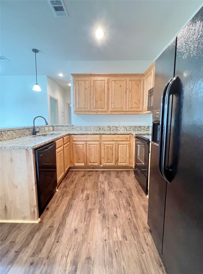 214 Lasso Ct - Photo 7 of 16