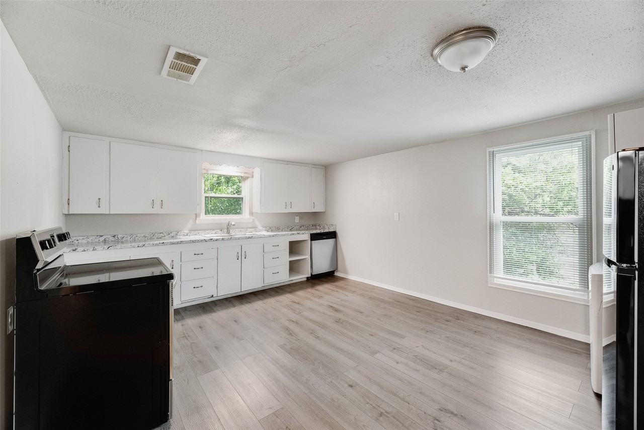 821 Bond St #A - Photo 4 of 13