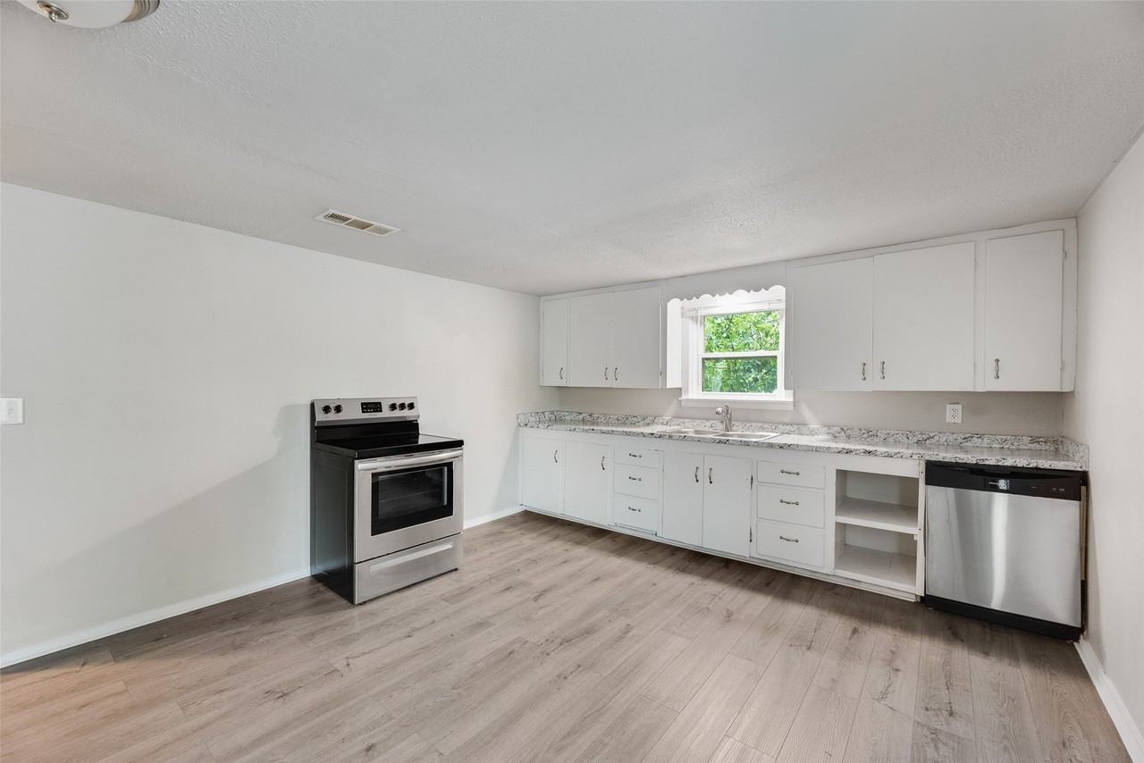 821 Bond St #A - Photo 5 of 13