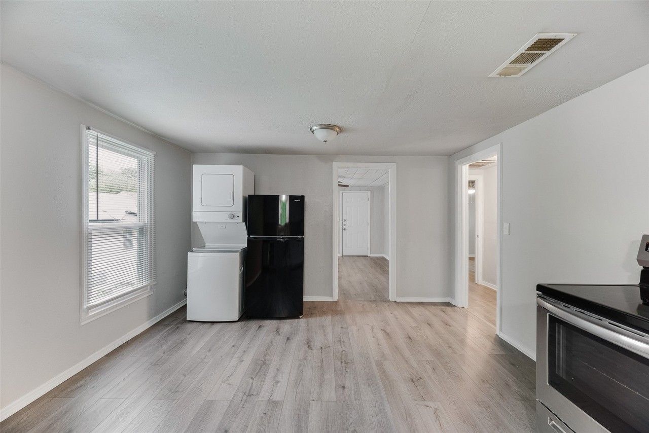 821 Bond St #A - Photo 6 of 13