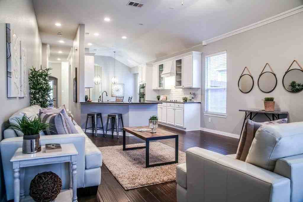 16304 Dry Creek Blvd - Photo 4 of 22