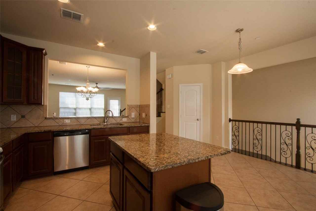 7825 Fox Horn Dr - Photo 3 of 25