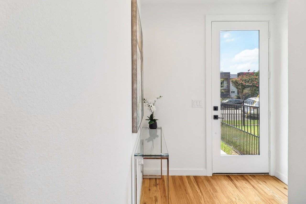 4204 San Jacinto St #103 - Photo 3 of 27