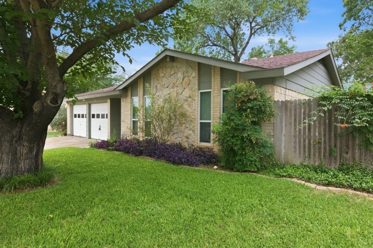 5913 Cathy Ct - Photo 3 of 30