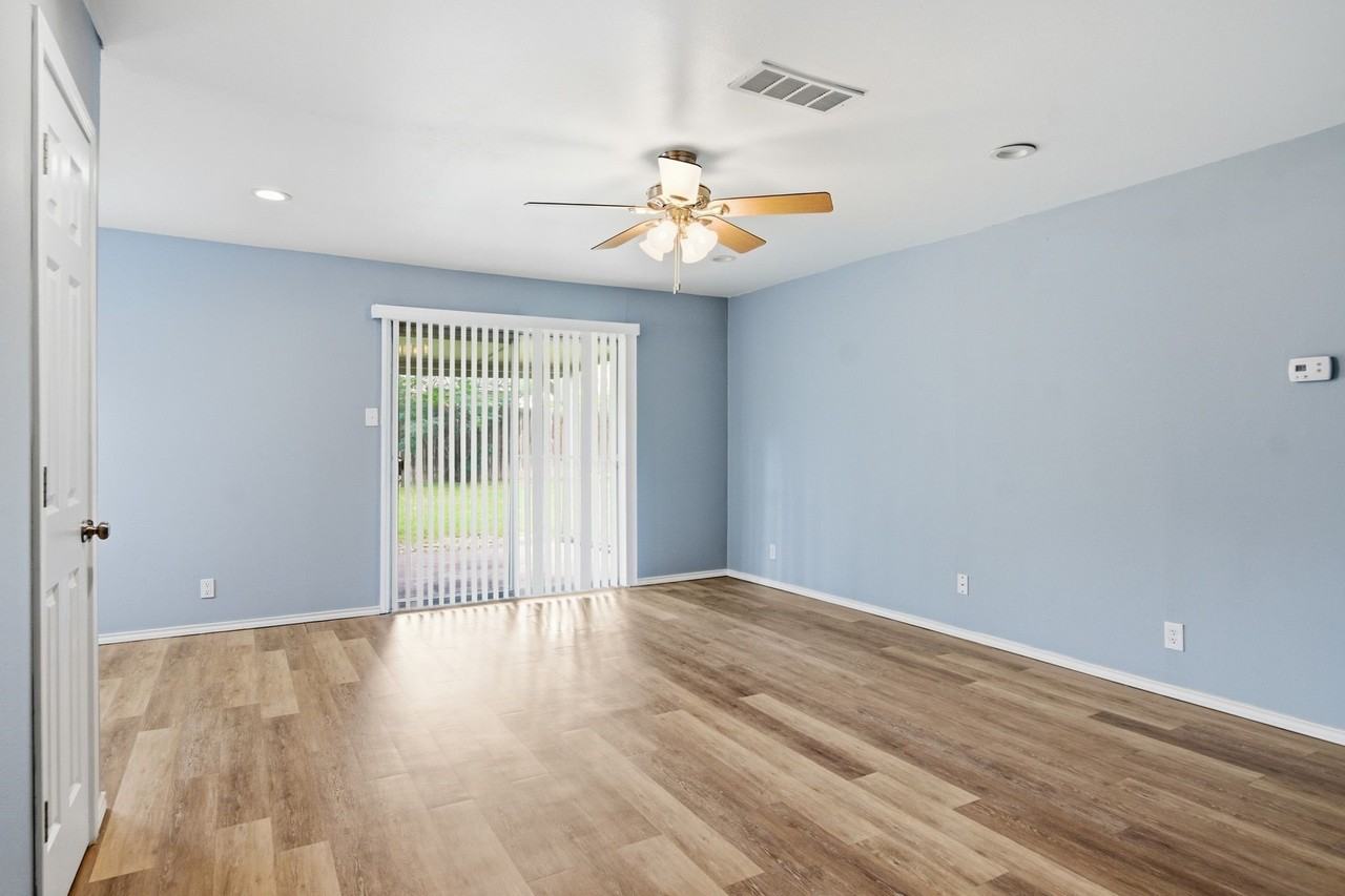 5913 Cathy Ct - Photo 6 of 30