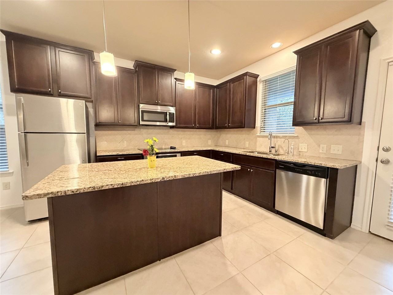 305 Rustic Oak Ln - Photo 4 of 18