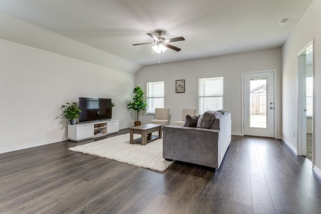 603 Calm Springs Dr - Photo 4 of 25
