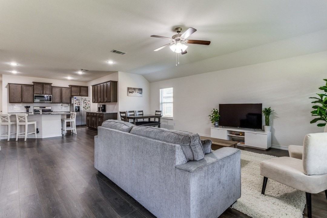 603 Calm Springs Dr - Photo 5 of 25