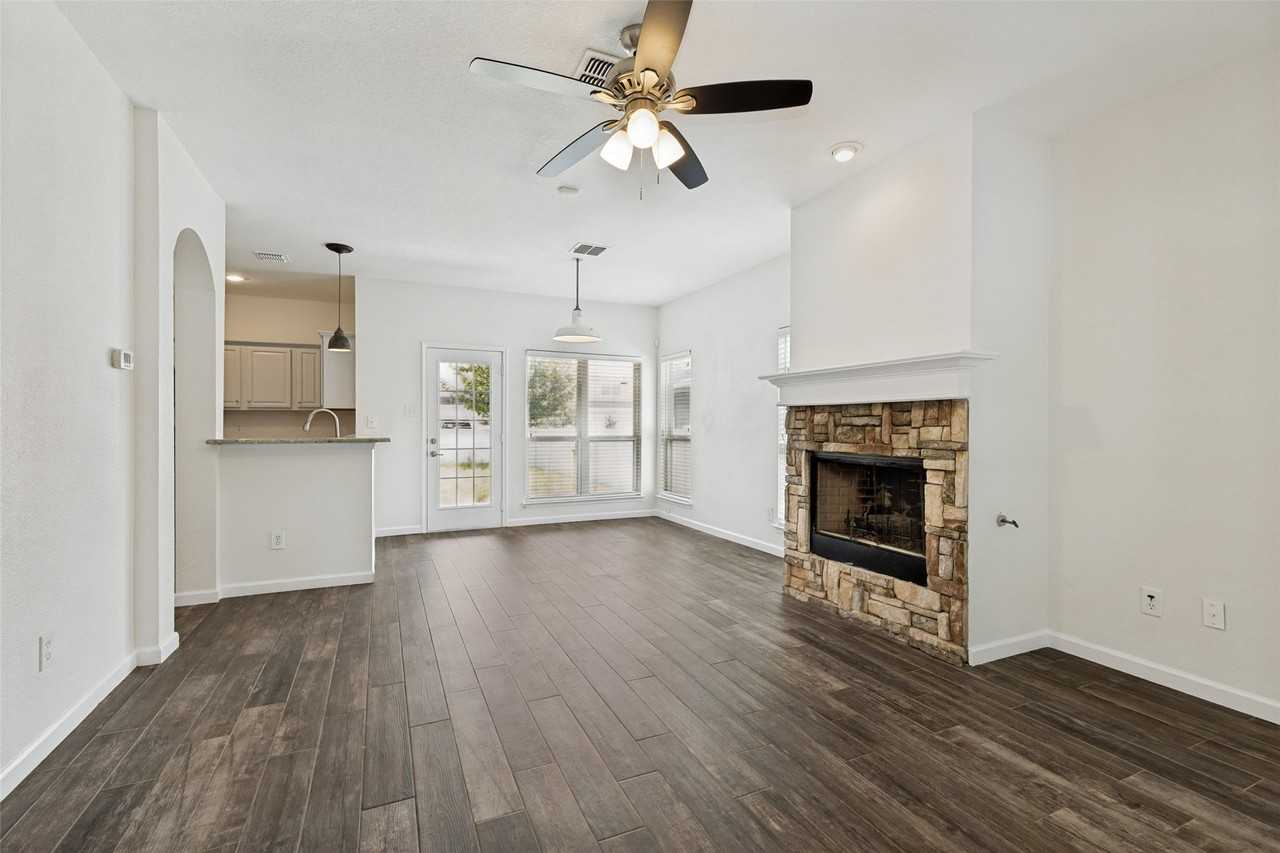 11012 Dillon St - Photo 3 of 12