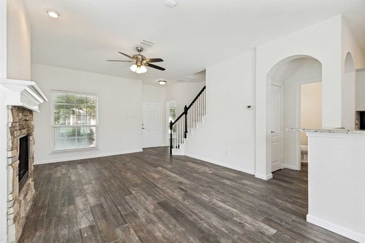 11012 Dillon St - Photo 4 of 12