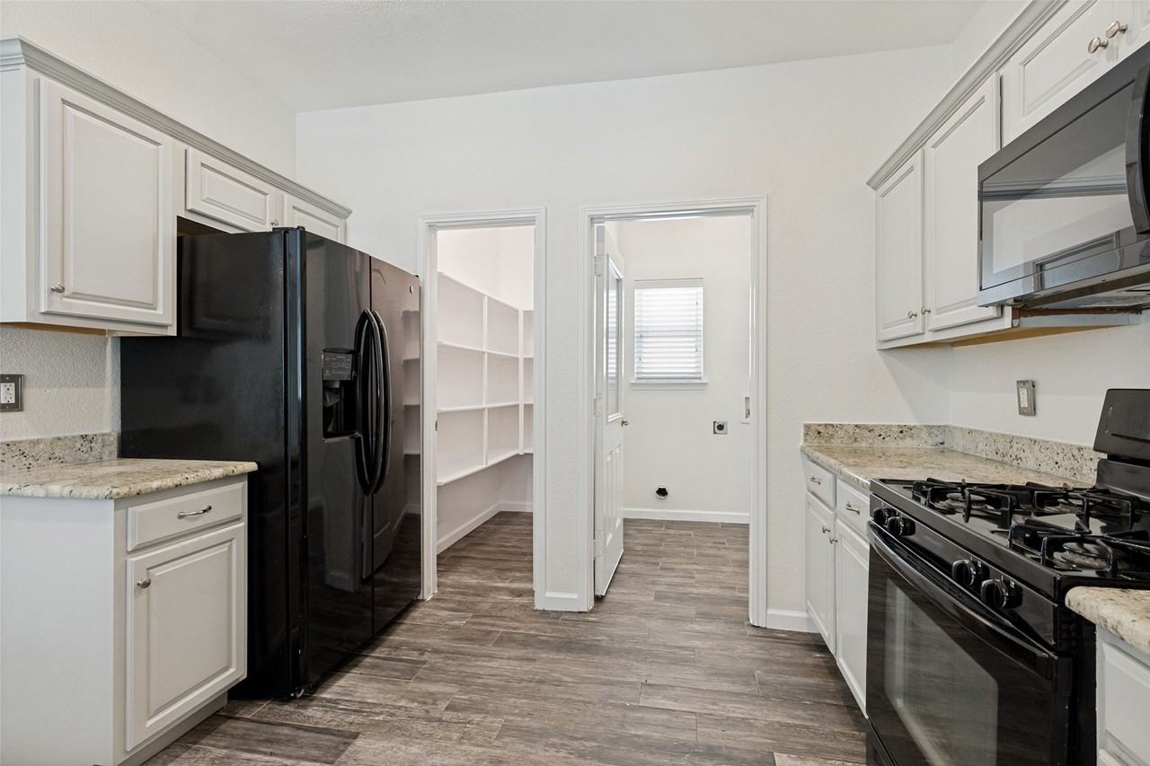 11012 Dillon St - Photo 5 of 12