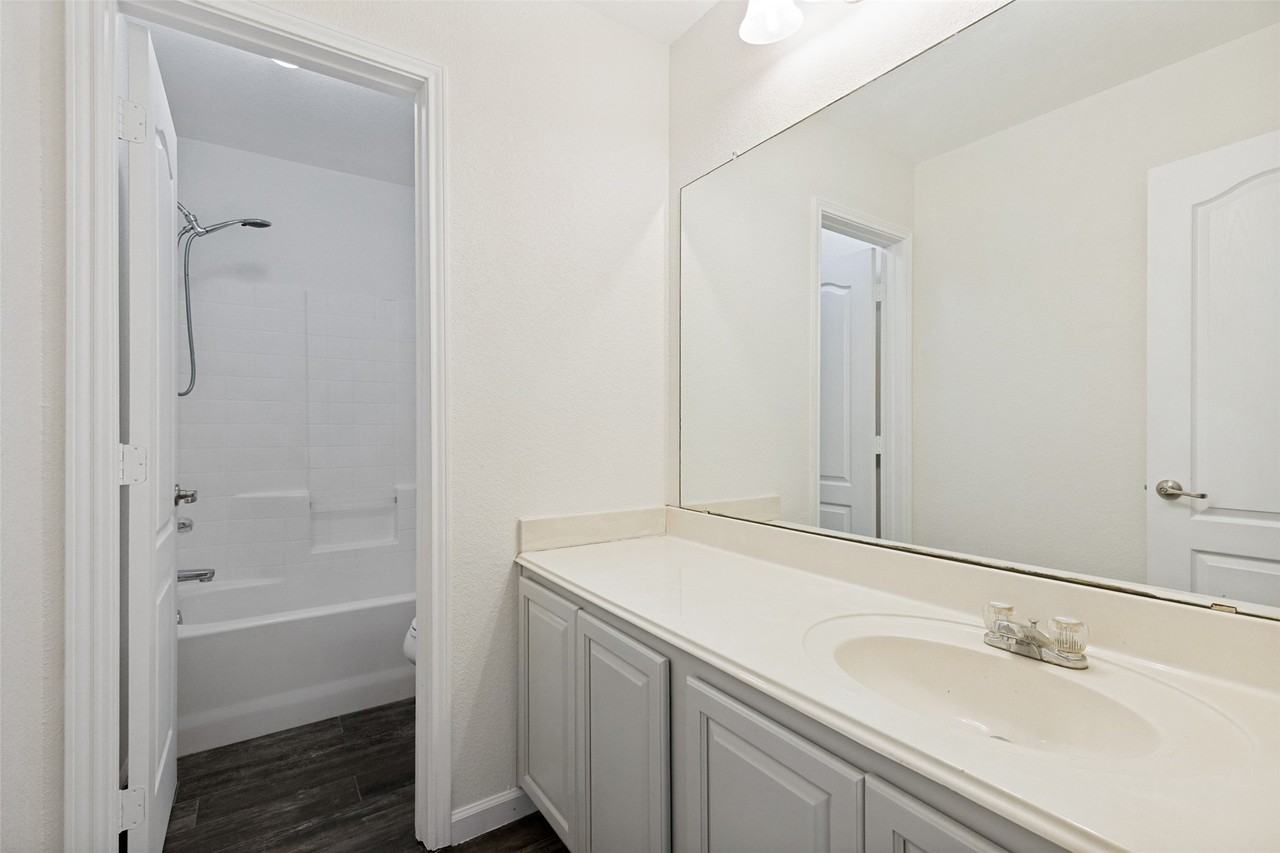 11012 Dillon St - Photo 7 of 12