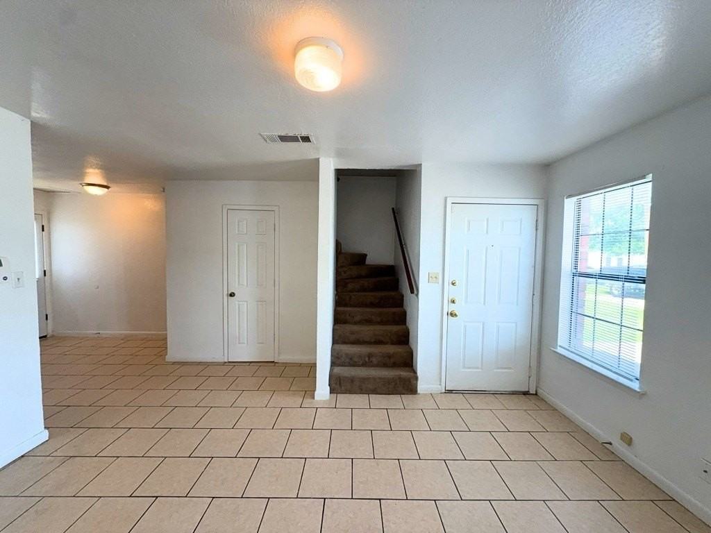 807 W Walnut St #C4 - Photo 4 of 18