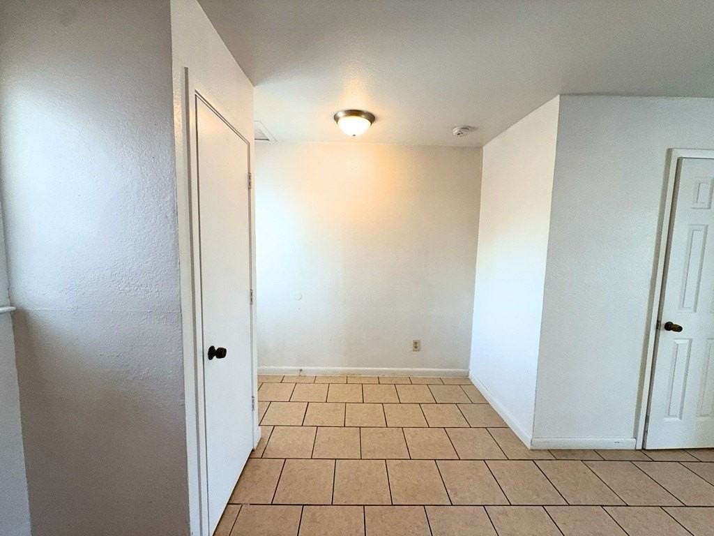 807 W Walnut St #C4 - Photo 5 of 18