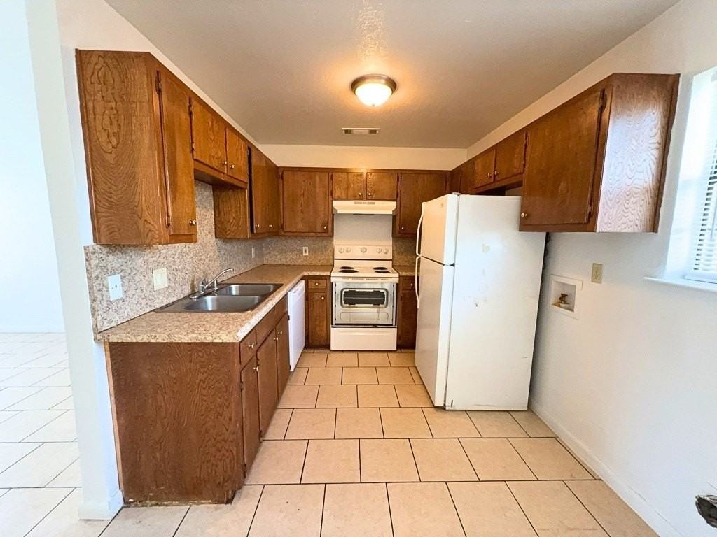 807 W Walnut St #C4 - Photo 6 of 18
