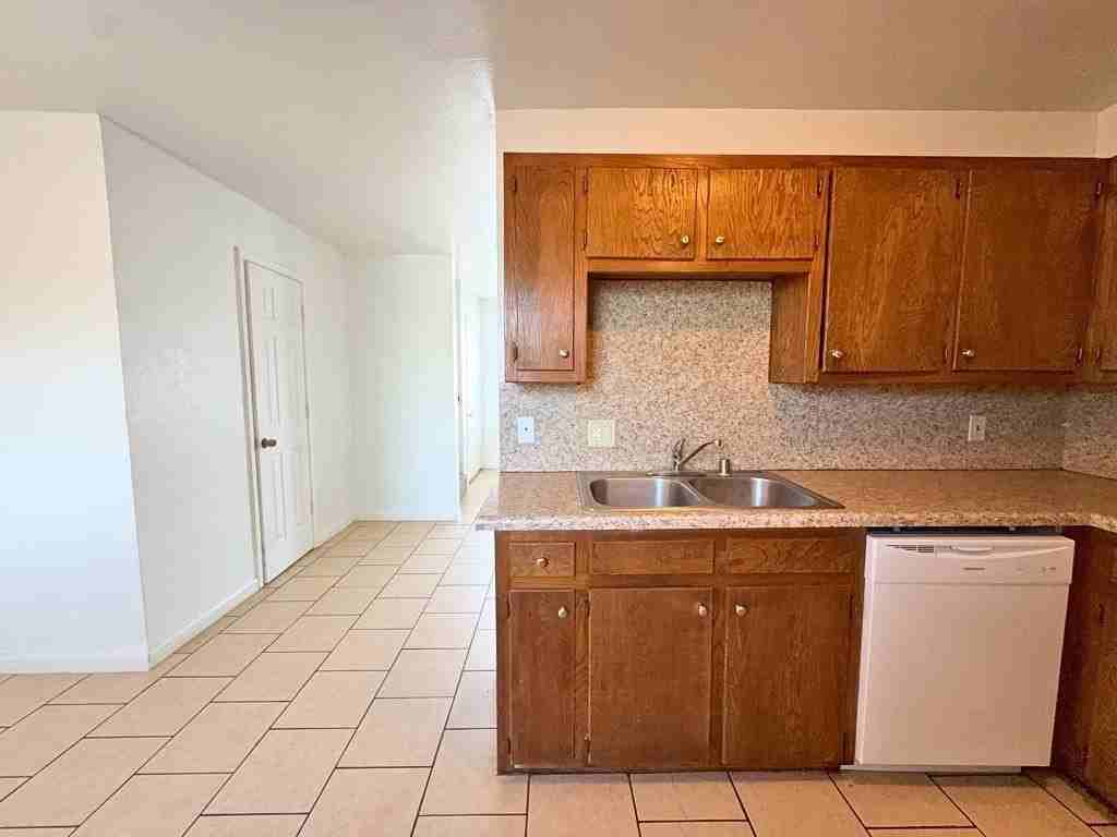 807 W Walnut St #C4 - Photo 7 of 18