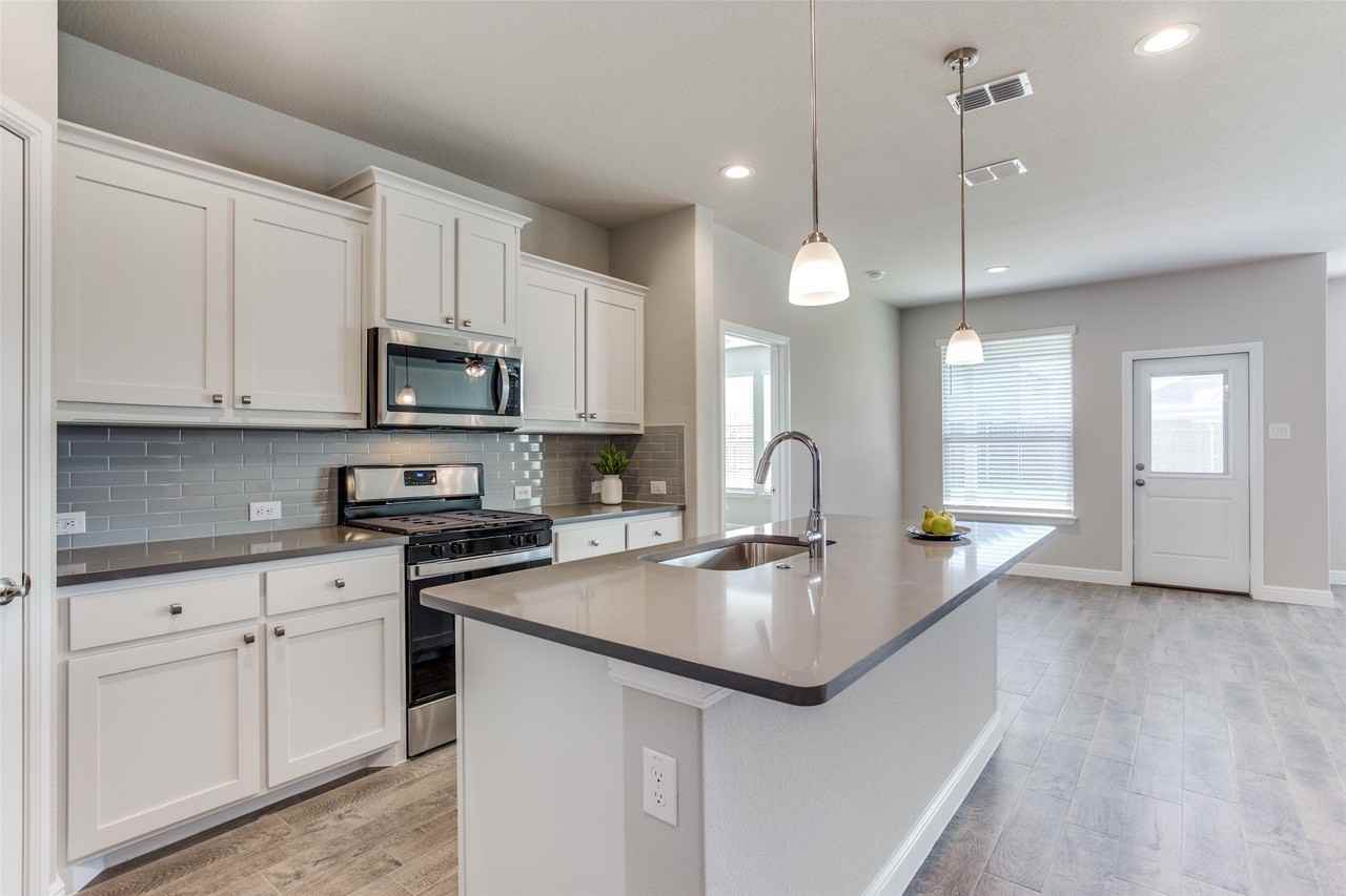 15828 Bronte Ln - Photo 2 of 37