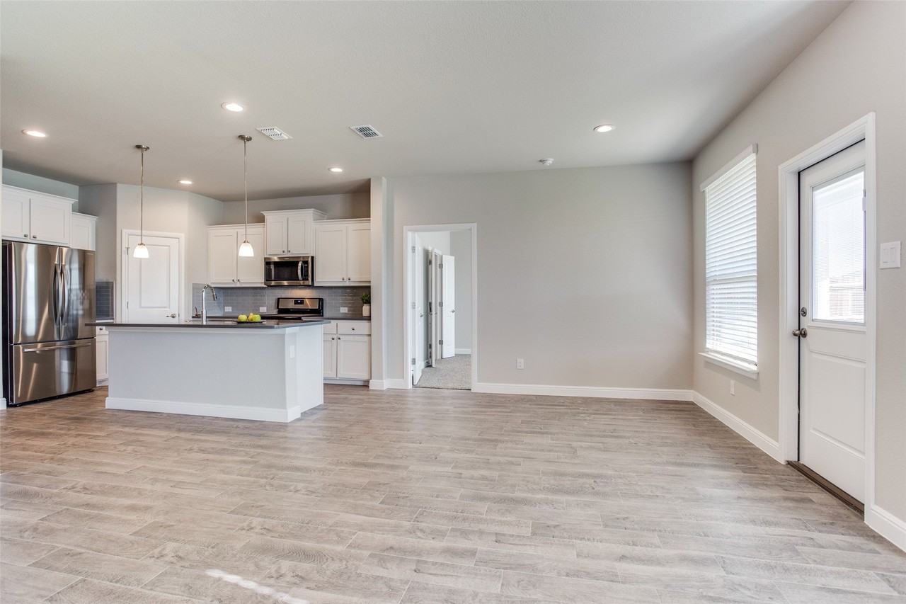 15828 Bronte Ln - Photo 7 of 37