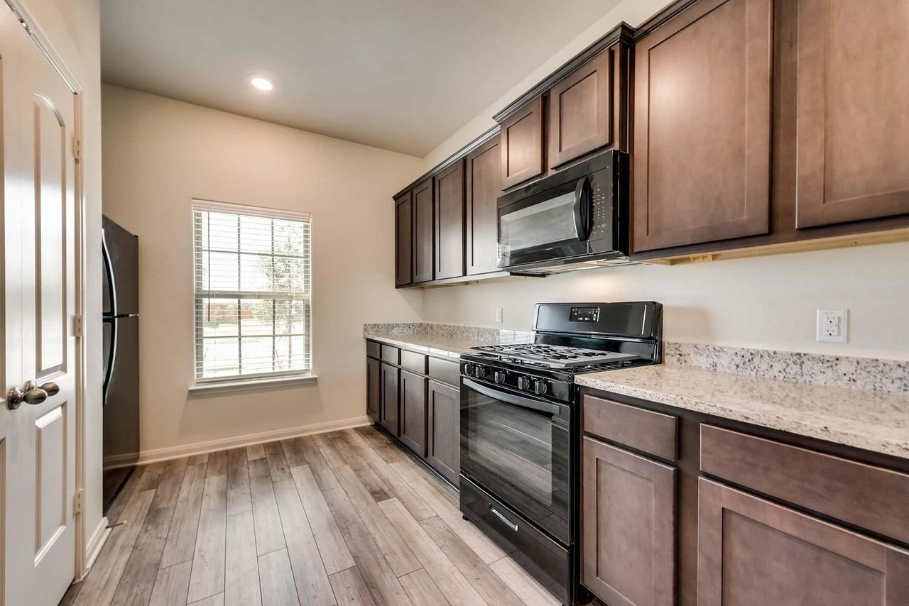 3024 Chico Dr - Photo 3 of 12