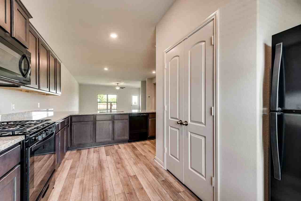 3024 Chico Dr - Photo 4 of 12