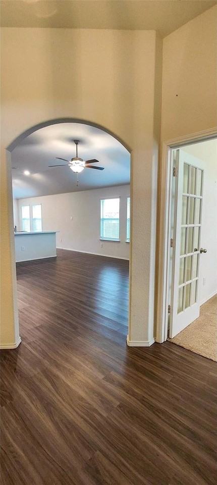 1413 Trumpet Dr - Photo 3 of 23