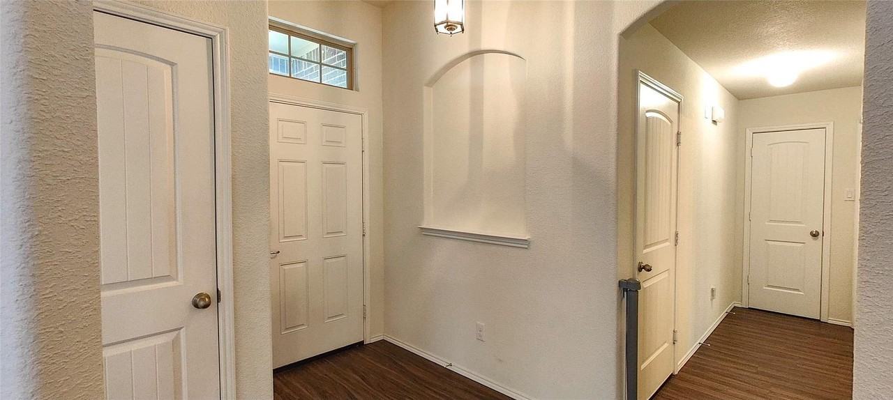 1413 Trumpet Dr - Photo 4 of 23