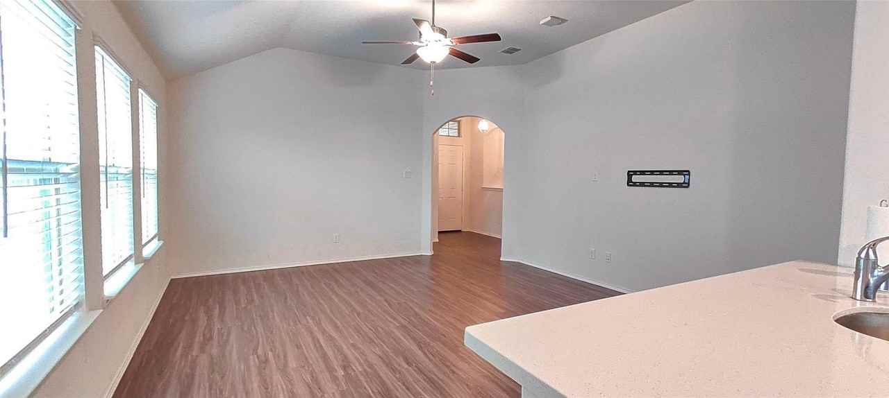 1413 Trumpet Dr - Photo 6 of 23