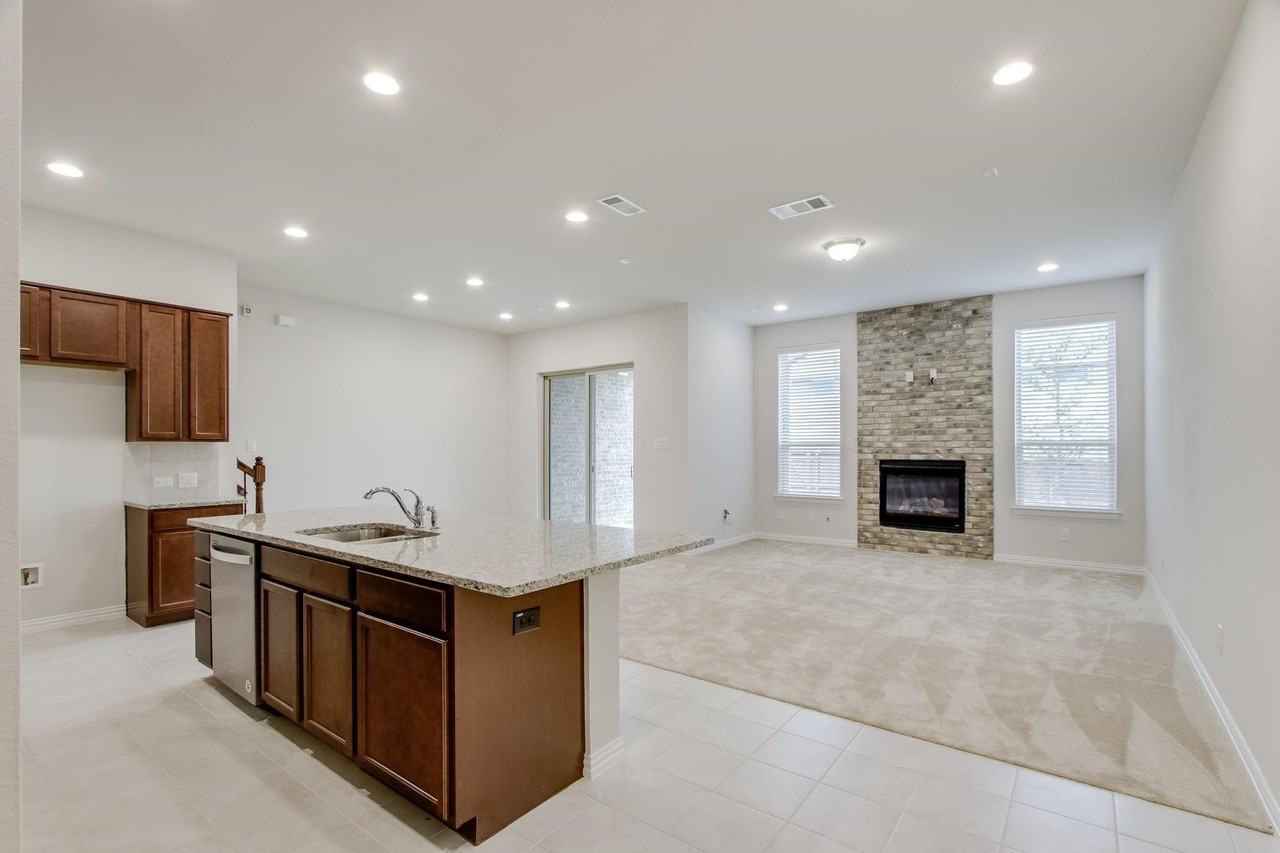 17713 Coralberry Dr - Photo 4 of 25