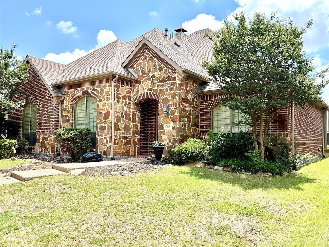 509 S Hampton Ct - Photo 3 of 33