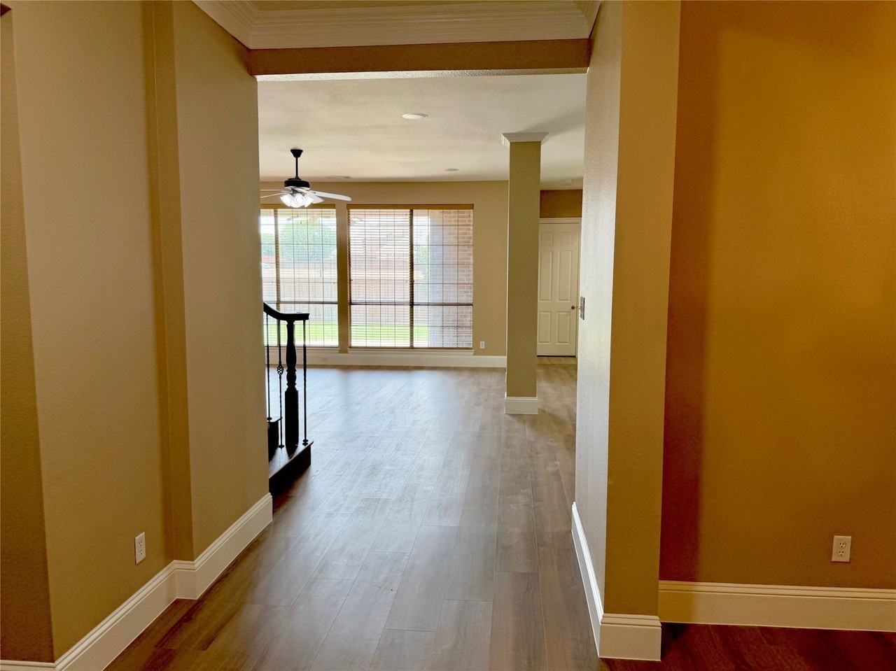 509 S Hampton Ct - Photo 4 of 33