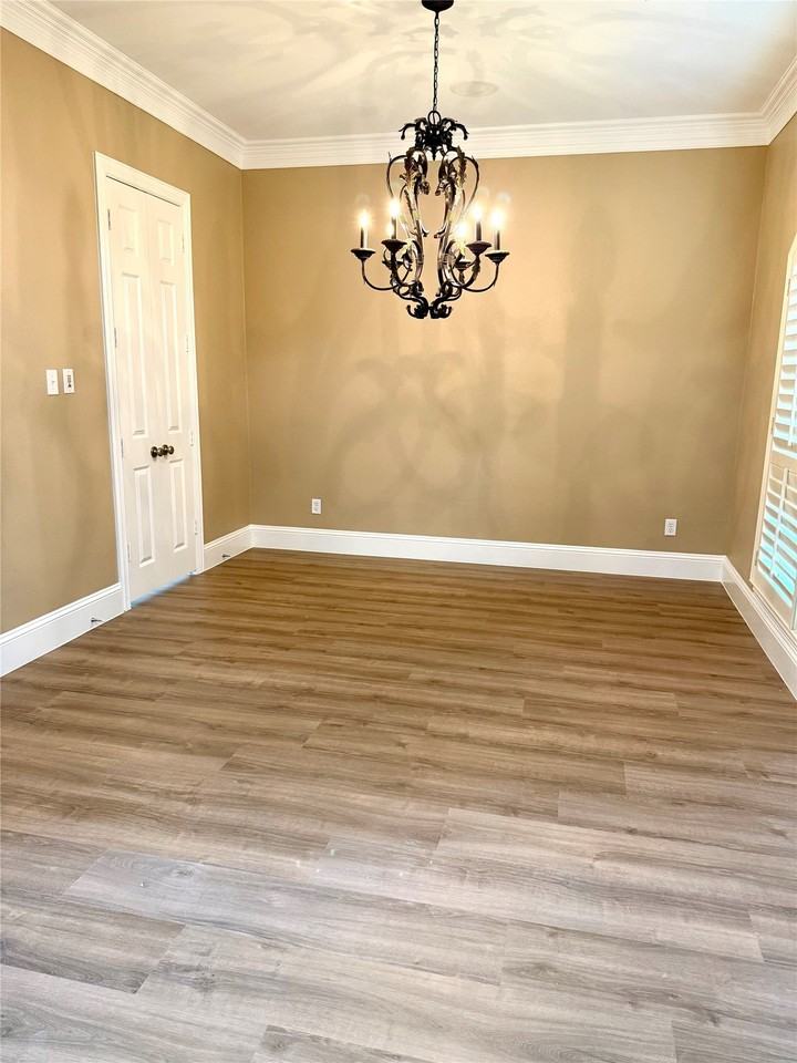 509 S Hampton Ct - Photo 5 of 33