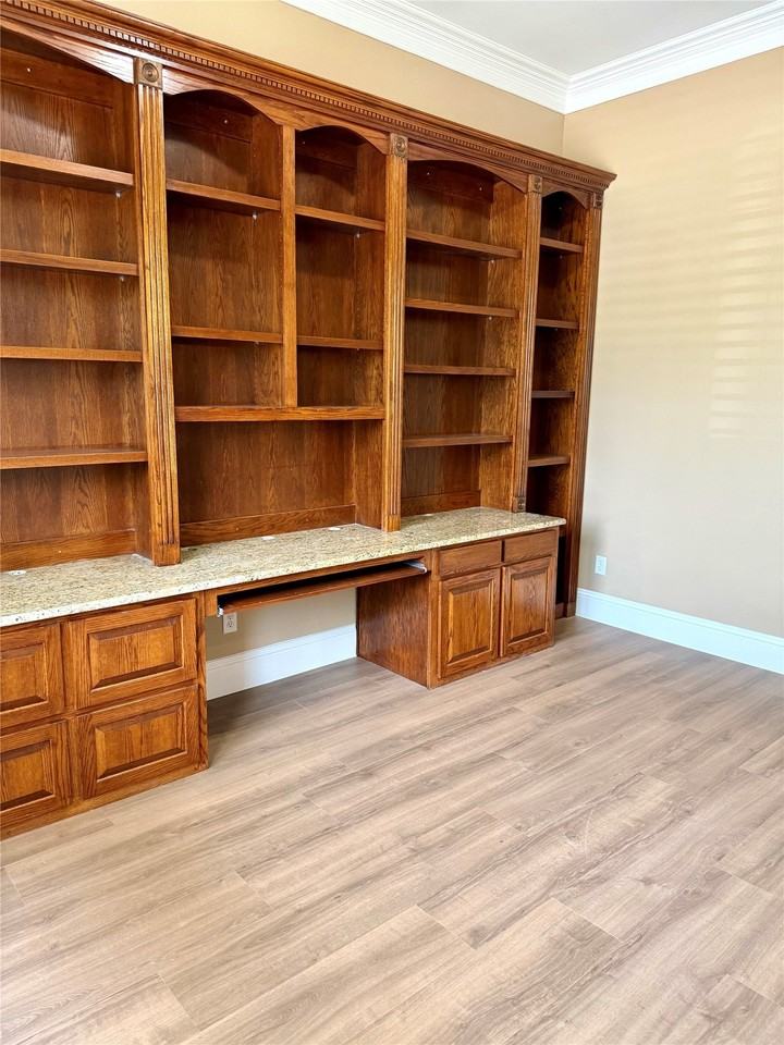 509 S Hampton Ct - Photo 6 of 33