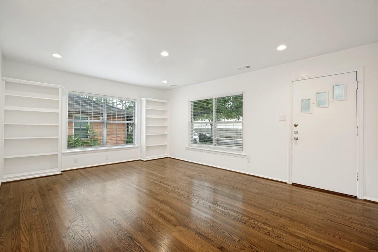 6323 Ravendale Ln - Photo 3 of 12