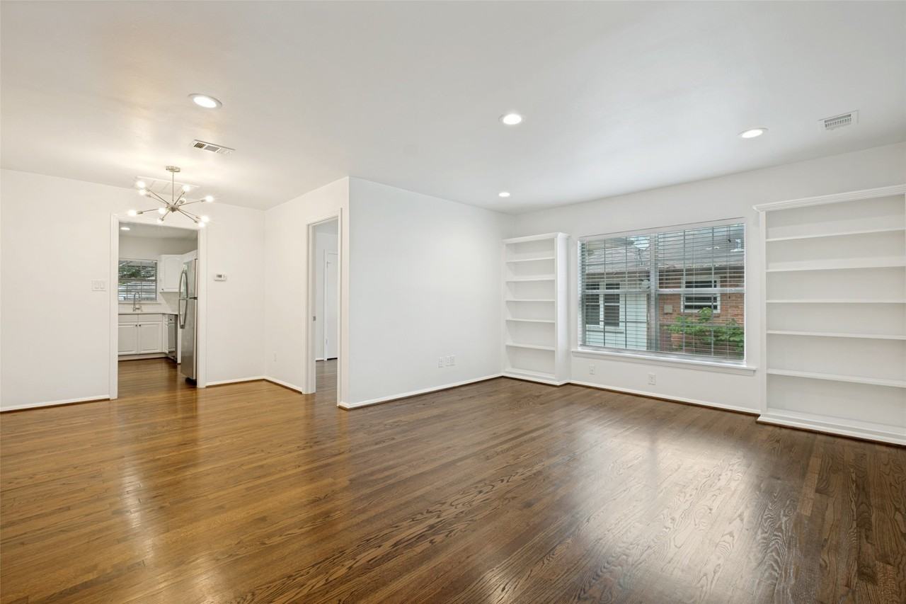 6323 Ravendale Ln - Photo 4 of 12