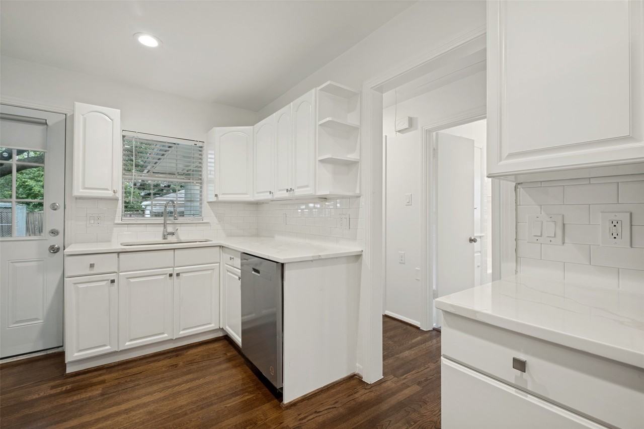 6323 Ravendale Ln - Photo 6 of 12