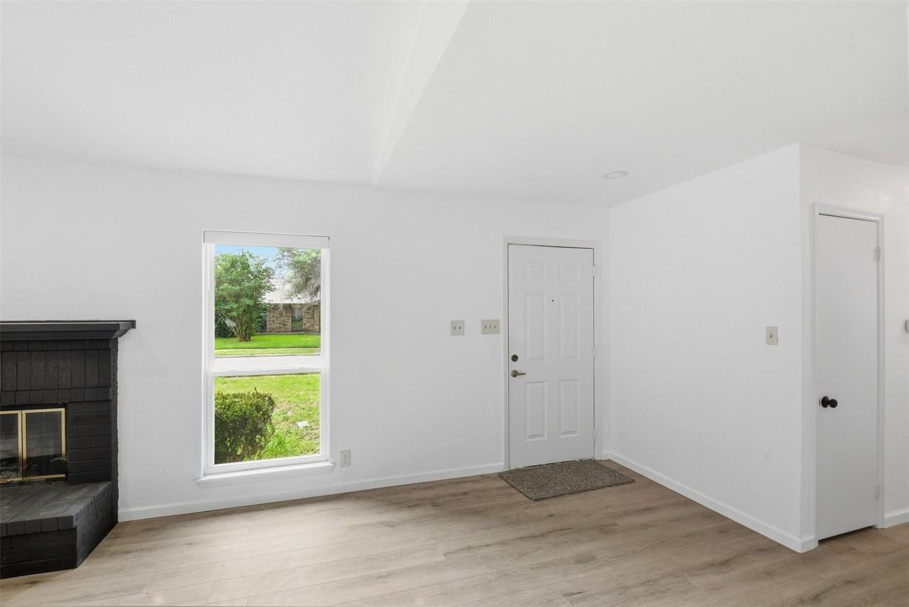 9305 Shipman St - Photo 4 of 30