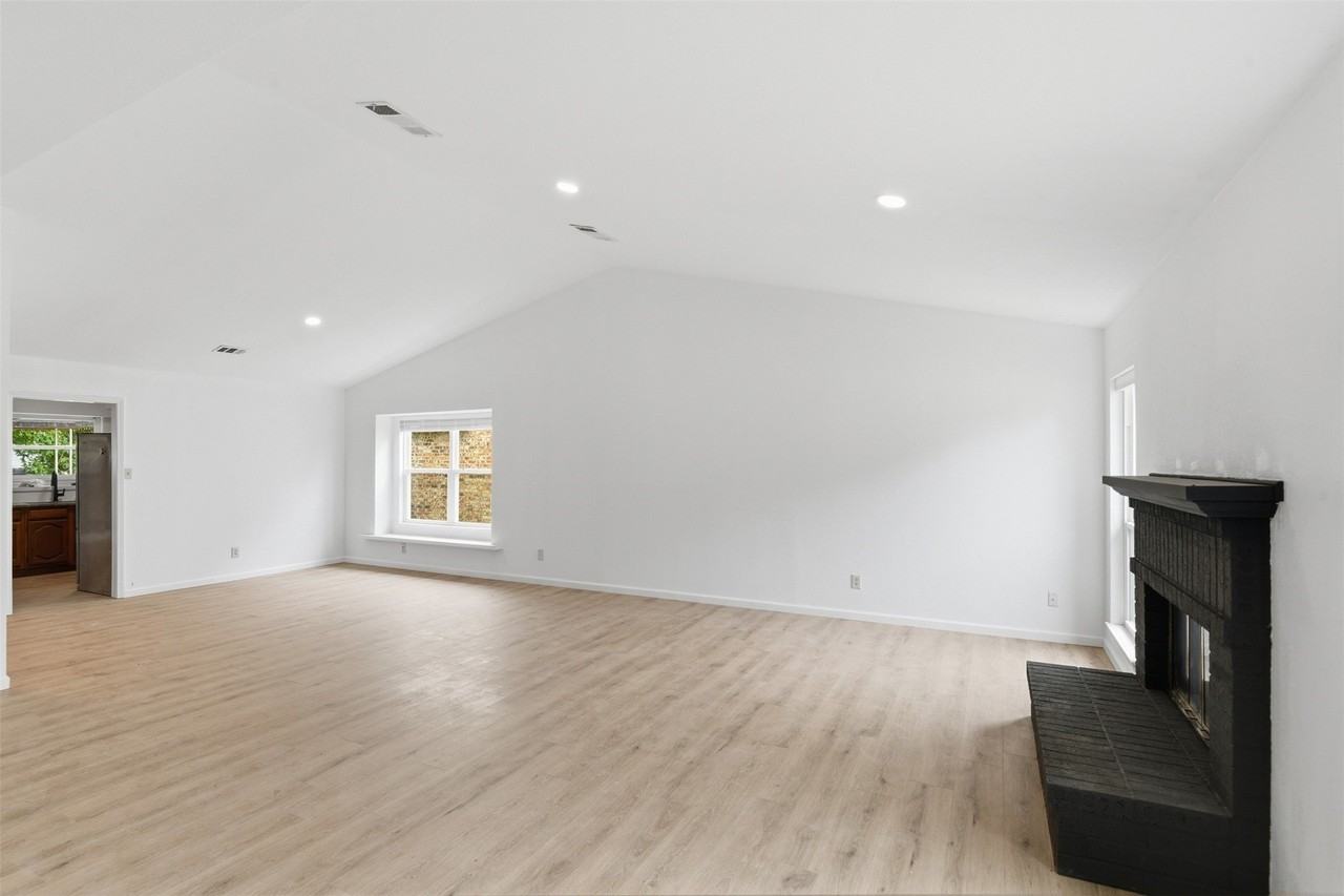 9305 Shipman St - Photo 5 of 30