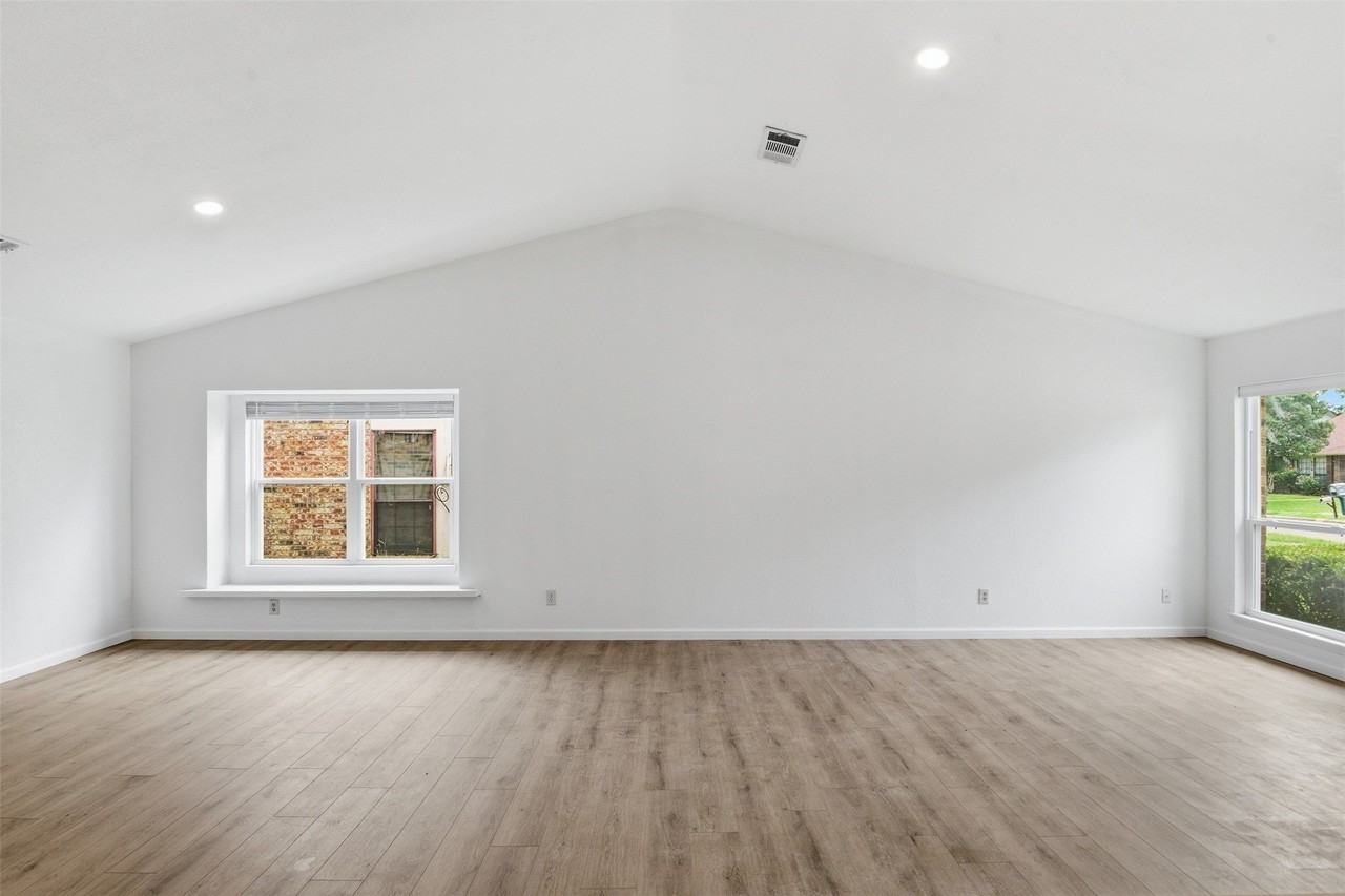 9305 Shipman St - Photo 6 of 30