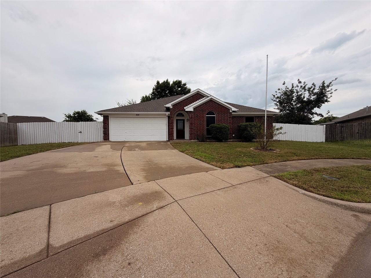 2131 Post Wood Ln - Photo 2 of 22