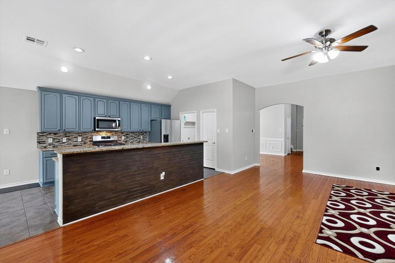 8313 Loma Alta Trl - Photo 4 of 34