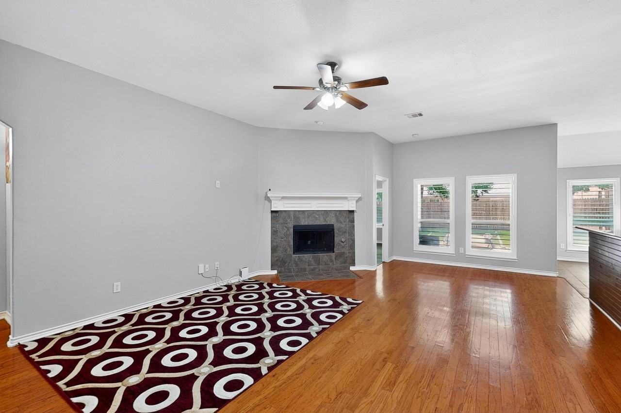8313 Loma Alta Trl - Photo 6 of 34