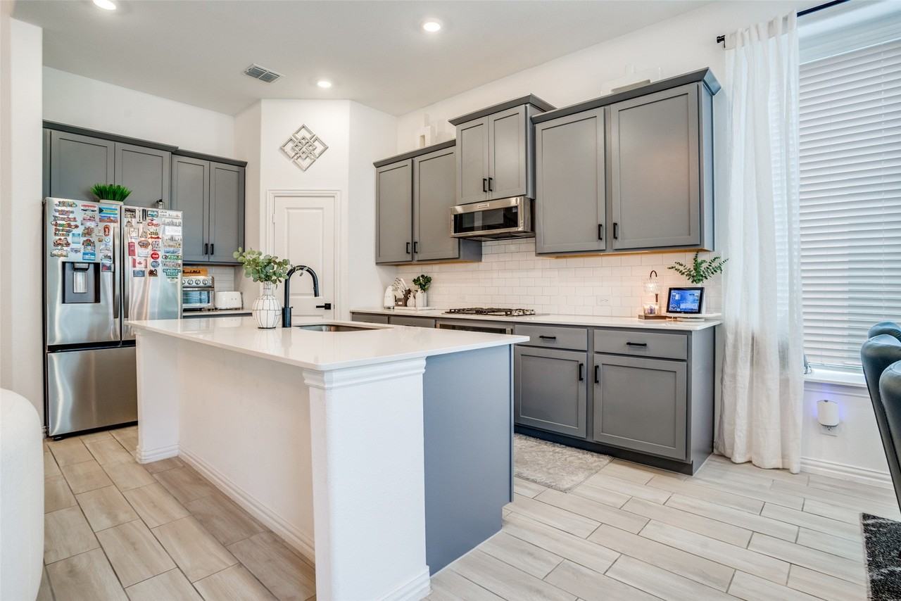 8509 Gray Squirrel Ln - Photo 7 of 27
