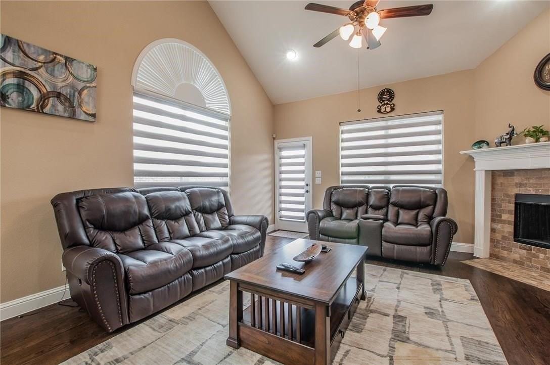 2440 Kingsgate Dr - Photo 4 of 22