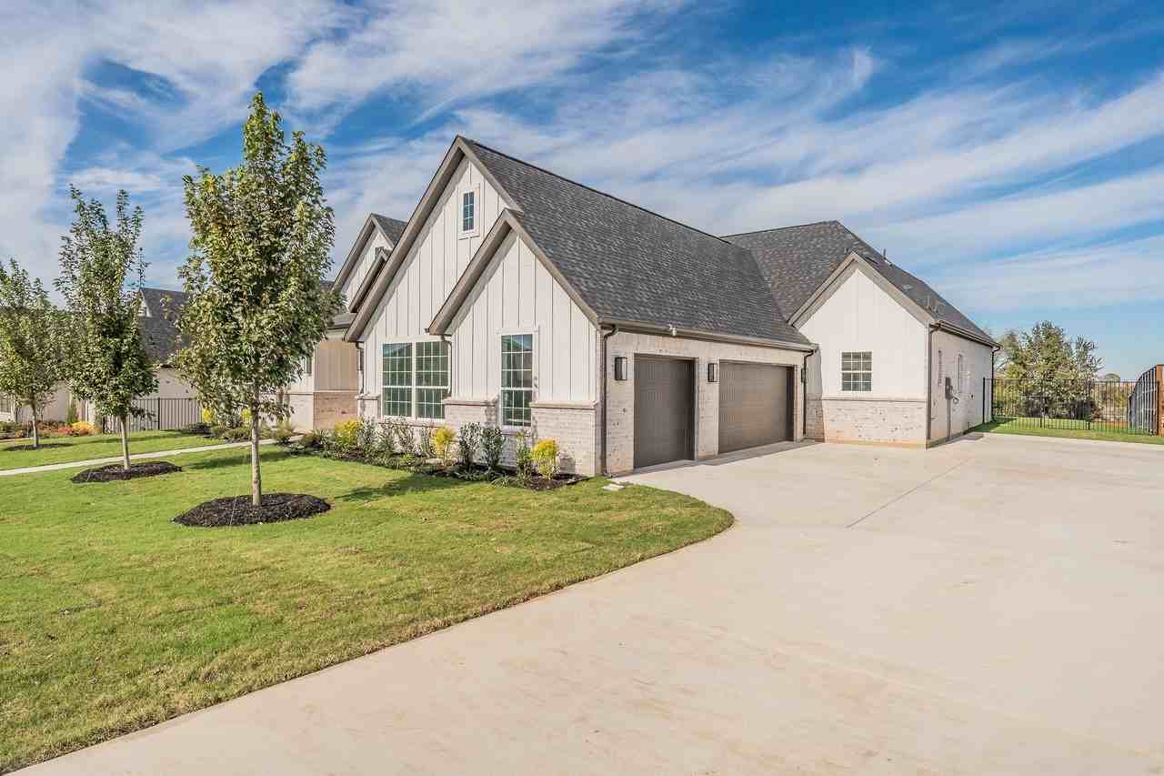 105 Bel Grand Rd - Photo 2 of 37