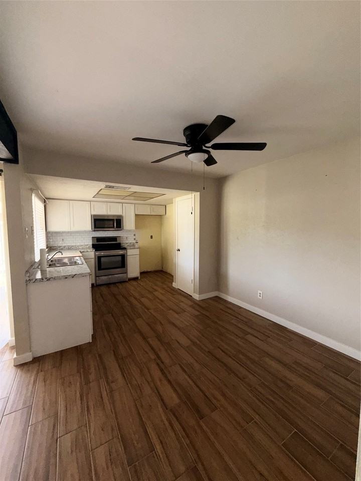 726 Ravencroft Dr - Photo 4 of 20