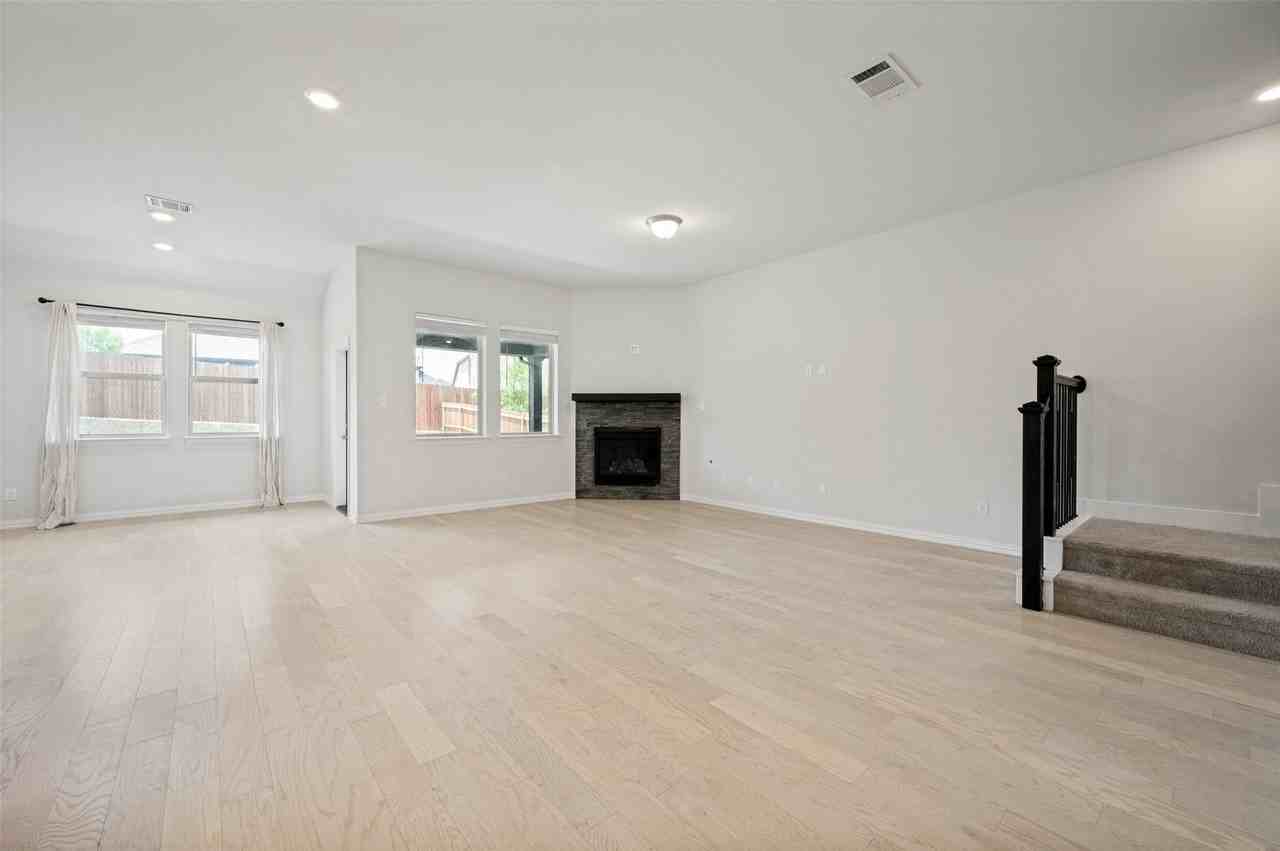 3437 Loftwood Ln - Photo 6 of 33