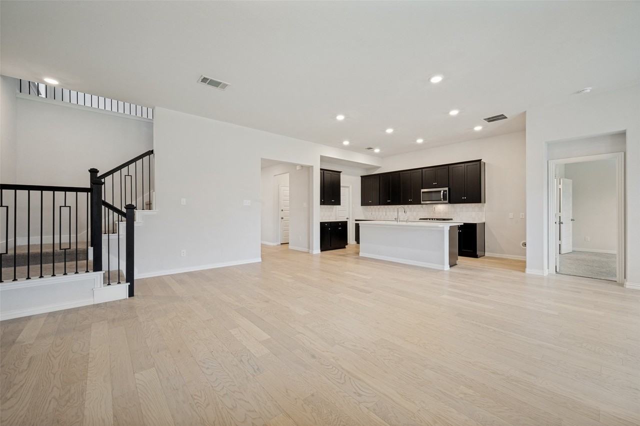 3437 Loftwood Ln - Photo 7 of 33