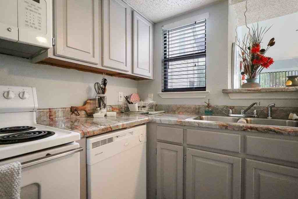 2300 Bamboo Dr #N211 - Photo 4 of 39