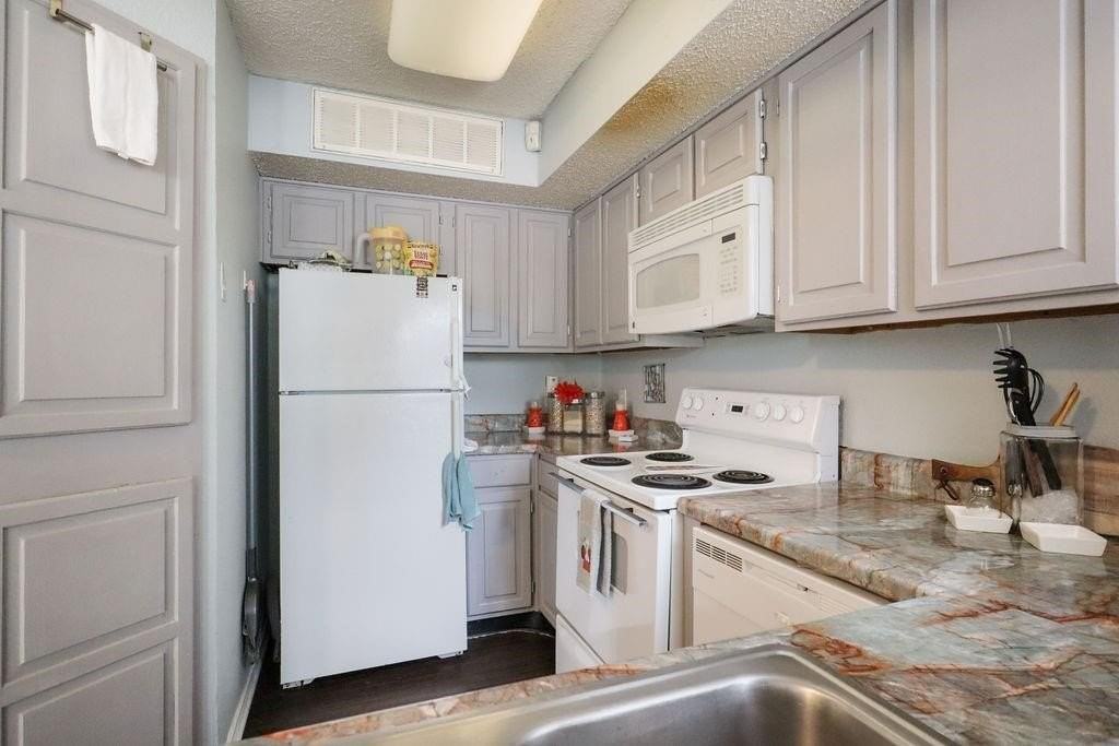2300 Bamboo Dr #N211 - Photo 5 of 39