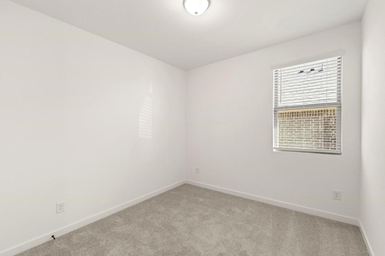2412 Yaupon Way - Photo 4 of 30